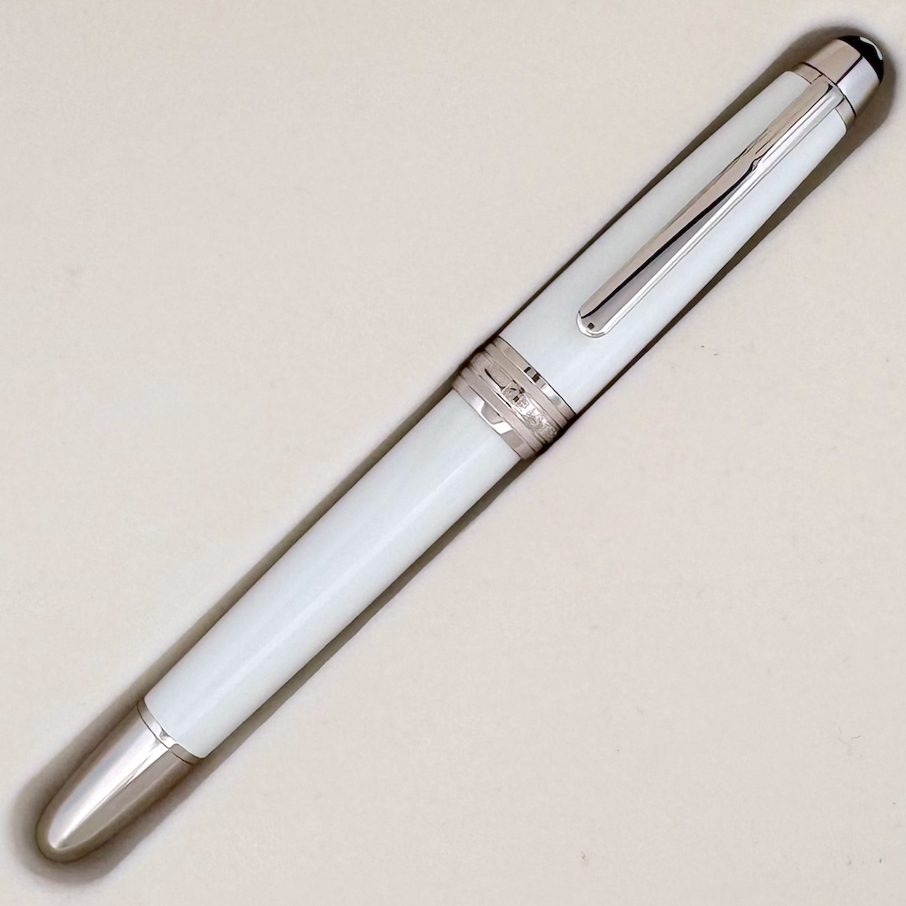 Montblanc Meisterstück White Solitaire Classique Füllfederhalter