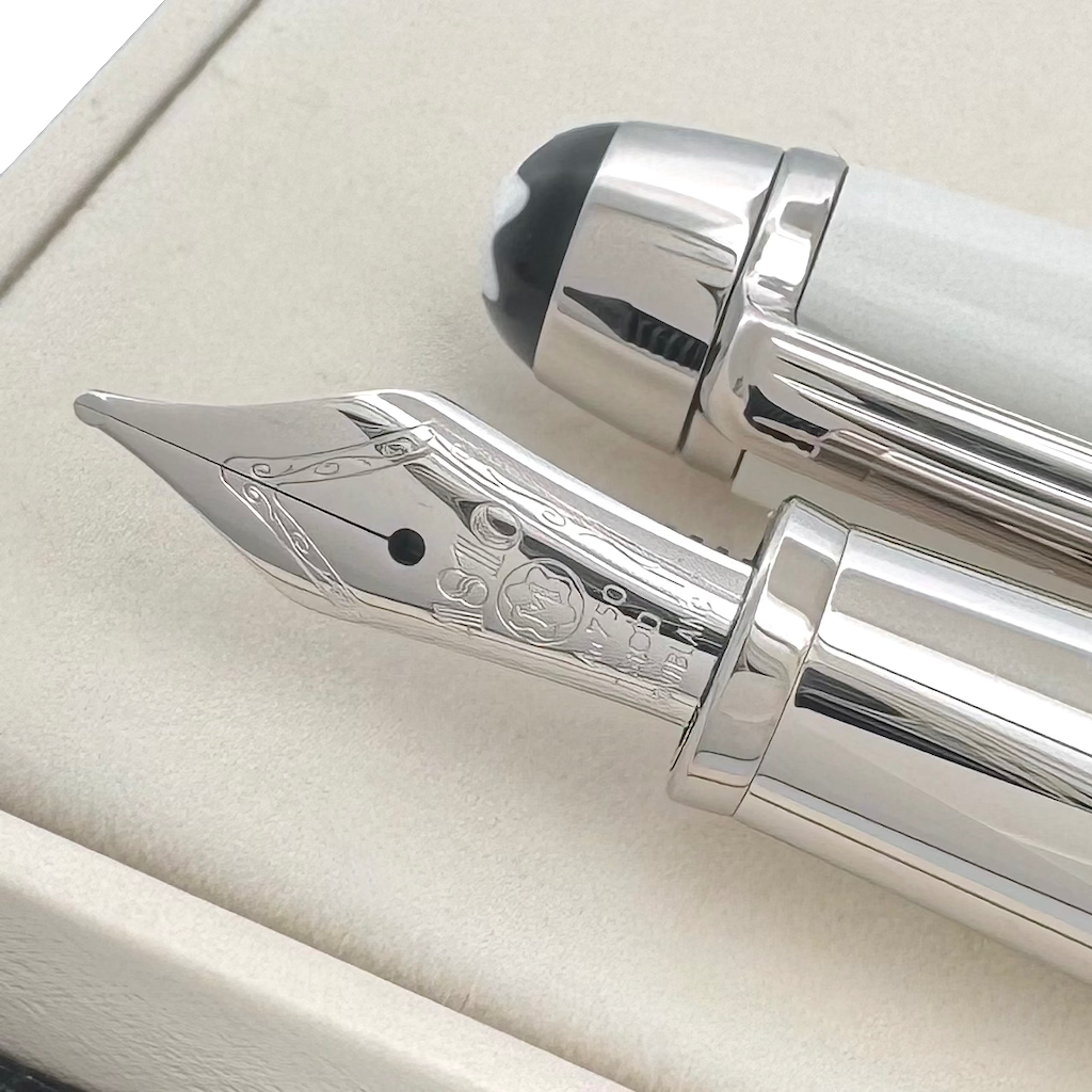 Montblanc Meisterstück White Solitaire Classique Füllfederhalter