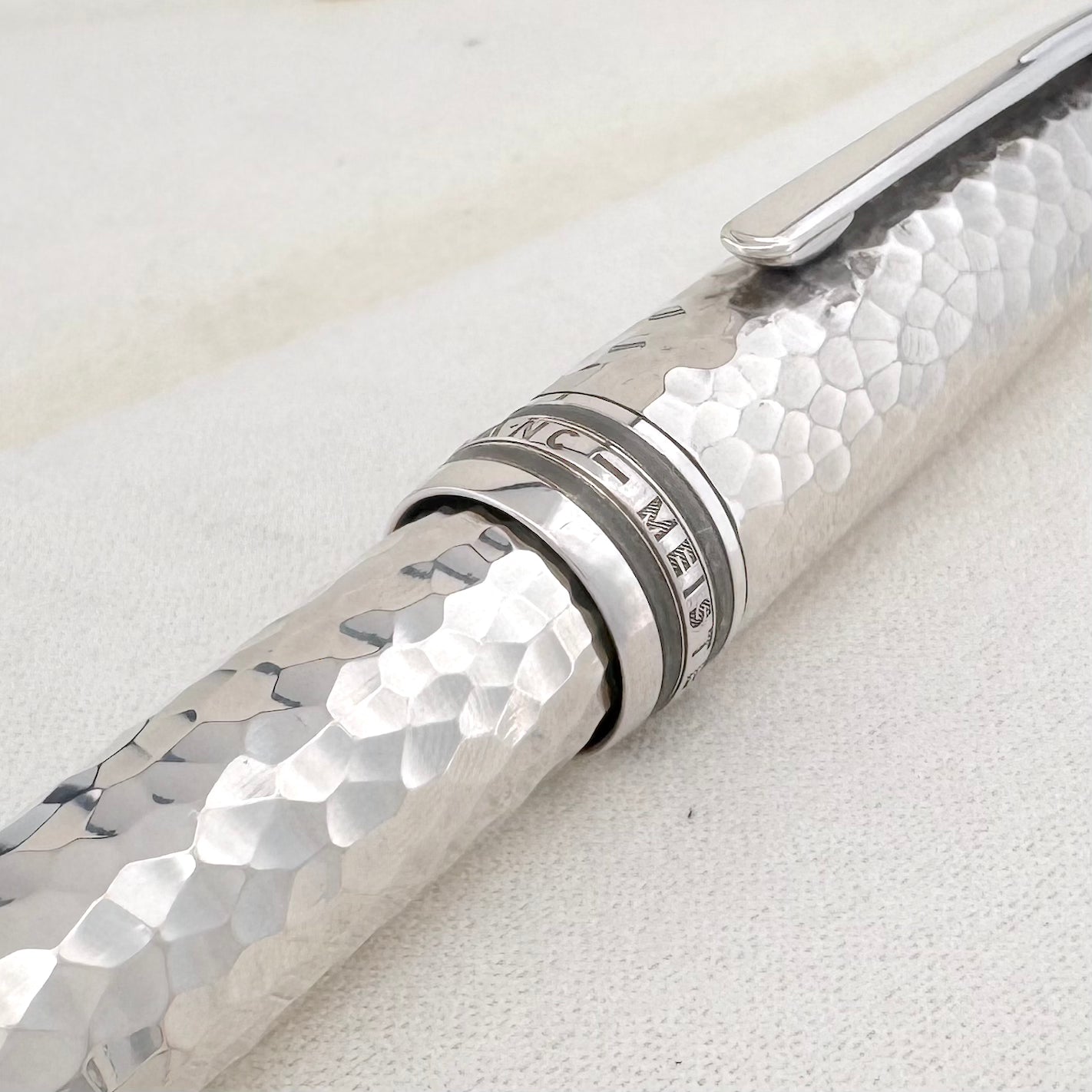 Montblanc Meisterstück Solitaire Martele LeGrand Rollerball Silber