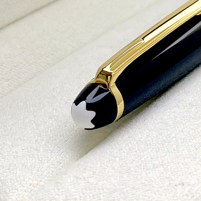 Montblanc Emblem im Kappenkopf mit goldenem Clip