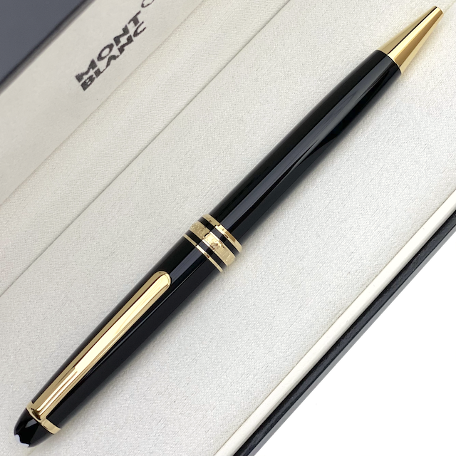 Schwarz goldener Montblanc Kugelschreiber in Box liegend - gedreht