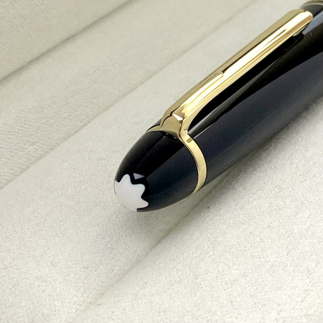 Montblanc Emblem und goldener Clip