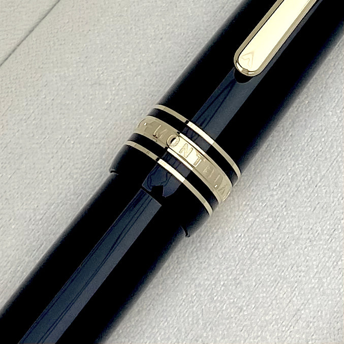3 goldene Ringe mit Montblanc Schriftzug