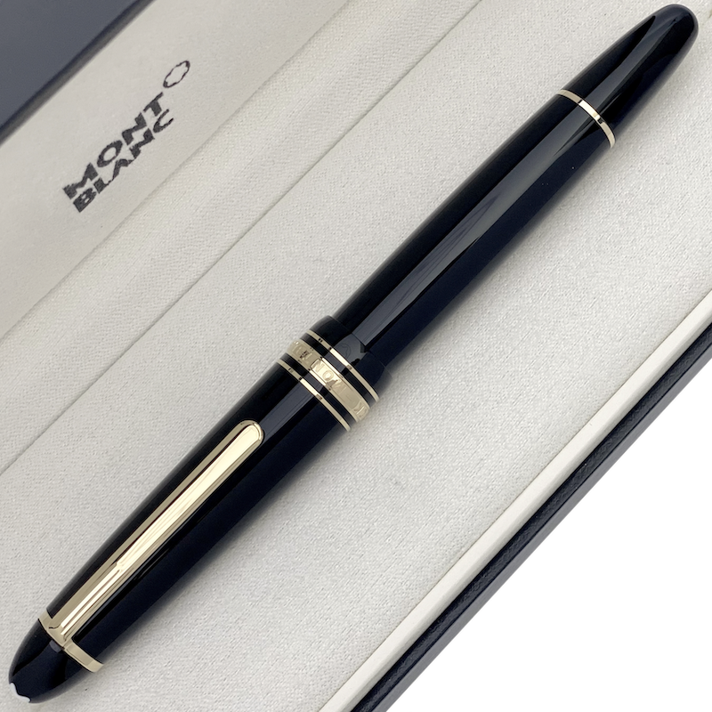 schwarz goldener Montblanc Rollerball in Originalverpackung geschlossen, gedreht liegend