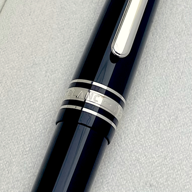 drei silberne Ringe mit Montblanc Schriftzug
