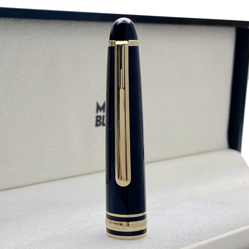 schwarze Rollerball Steckkappe in Originalverpackung stehend