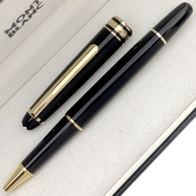 schwarz goldener Rollerball in Originalverpackung liegend