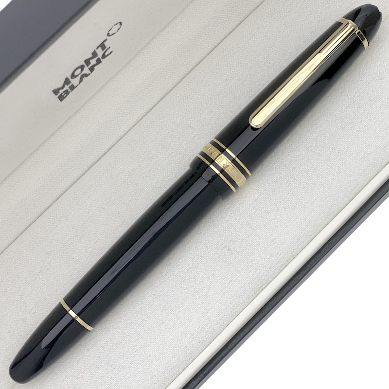 Schwarz goldener Montblanc Füllfederhalter in Originalverpackung geschlossen liegend