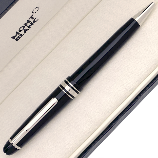schwarzer Montblanc Kugelschreiber mit platinierten Beschlägen und platiniertem Clip - gedreht