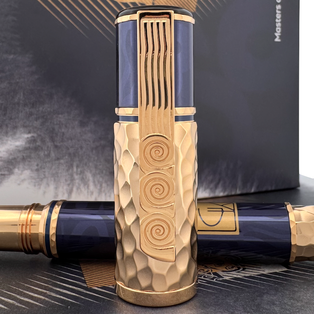 goldene Kappe des blau goldenen Montblanc Klimt 4810 Füllfederhalters