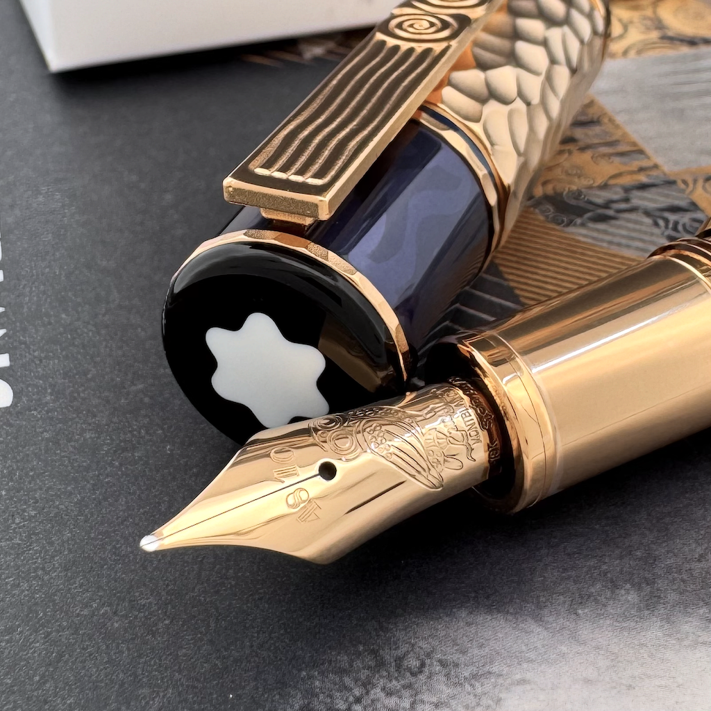 Goldene Feder des Montblanc Klimt 4810 Füllfederhalters