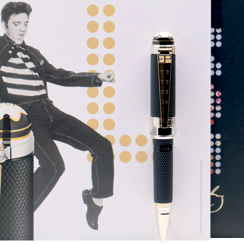 schwarze, silberner Kugelschreiber vor der Orignalverpackung