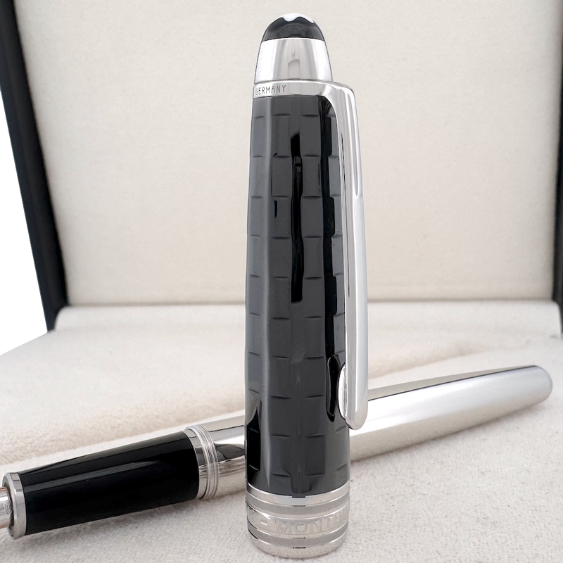 Montblanc Meisterstück Solitaire Classique Black Prisma Fountain Pen