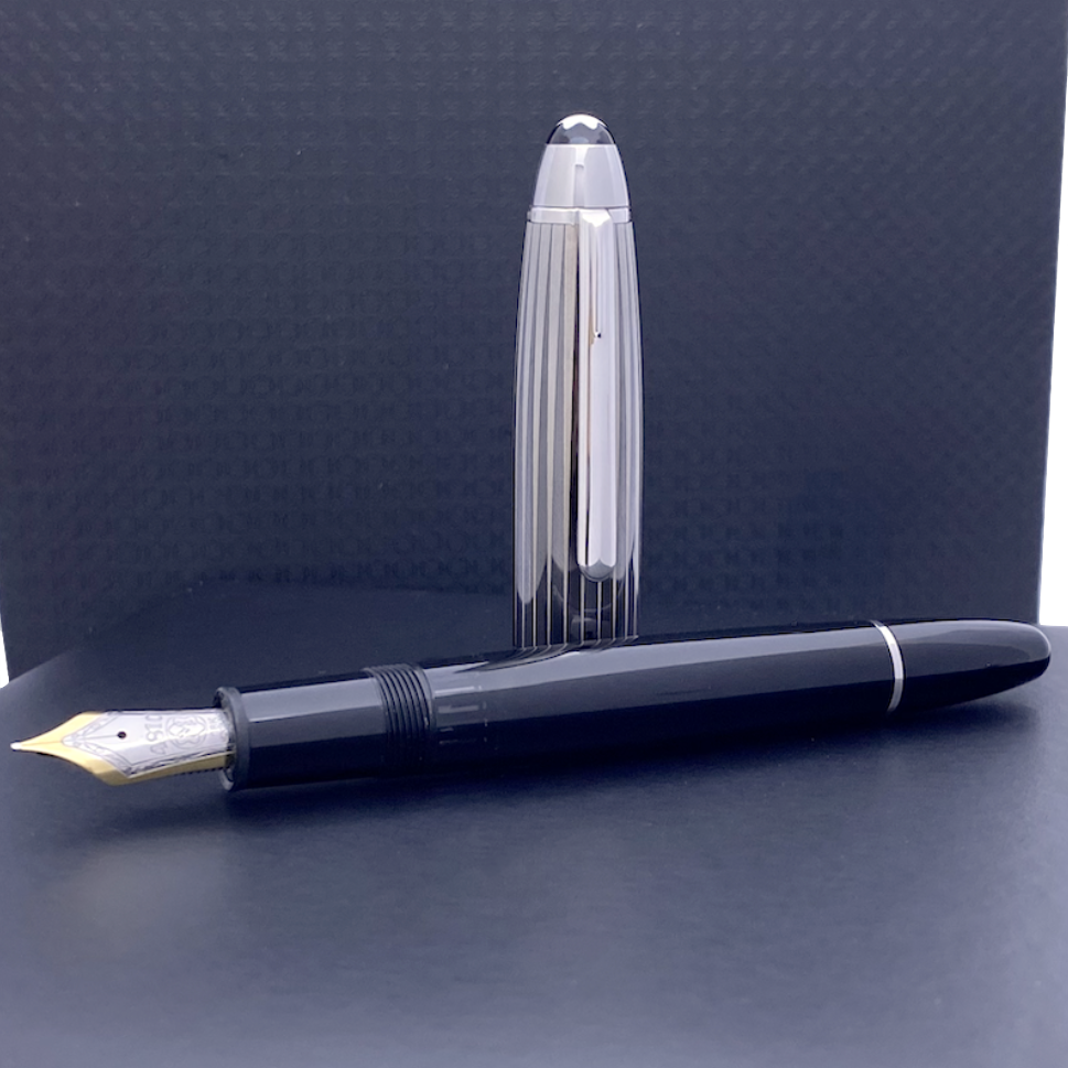 Montblanc Meisterstück Solitaire LeGrand Black & White Doue Fountain Pen
