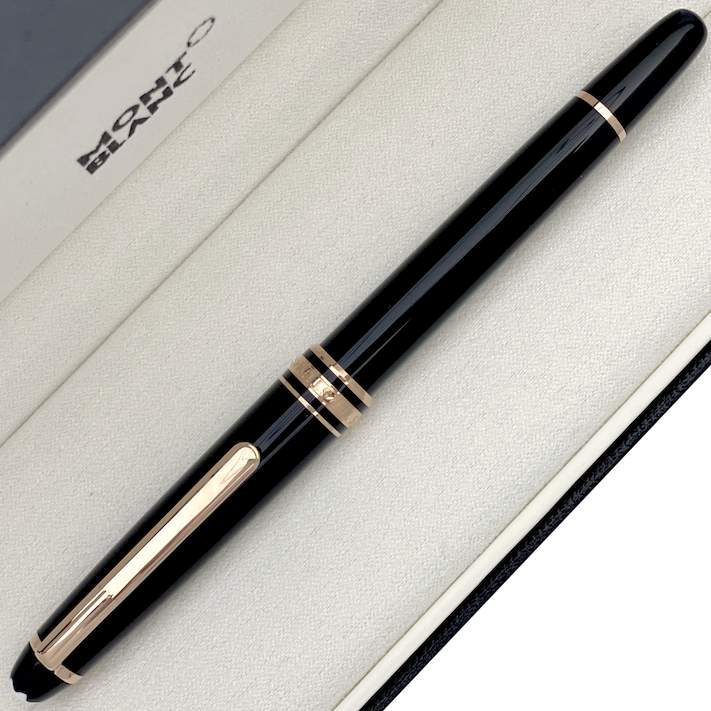 schwarzer Montblanc Rollerball mit rot gold beschichteten Beschlägen und Clip, geschlossen, gedreht